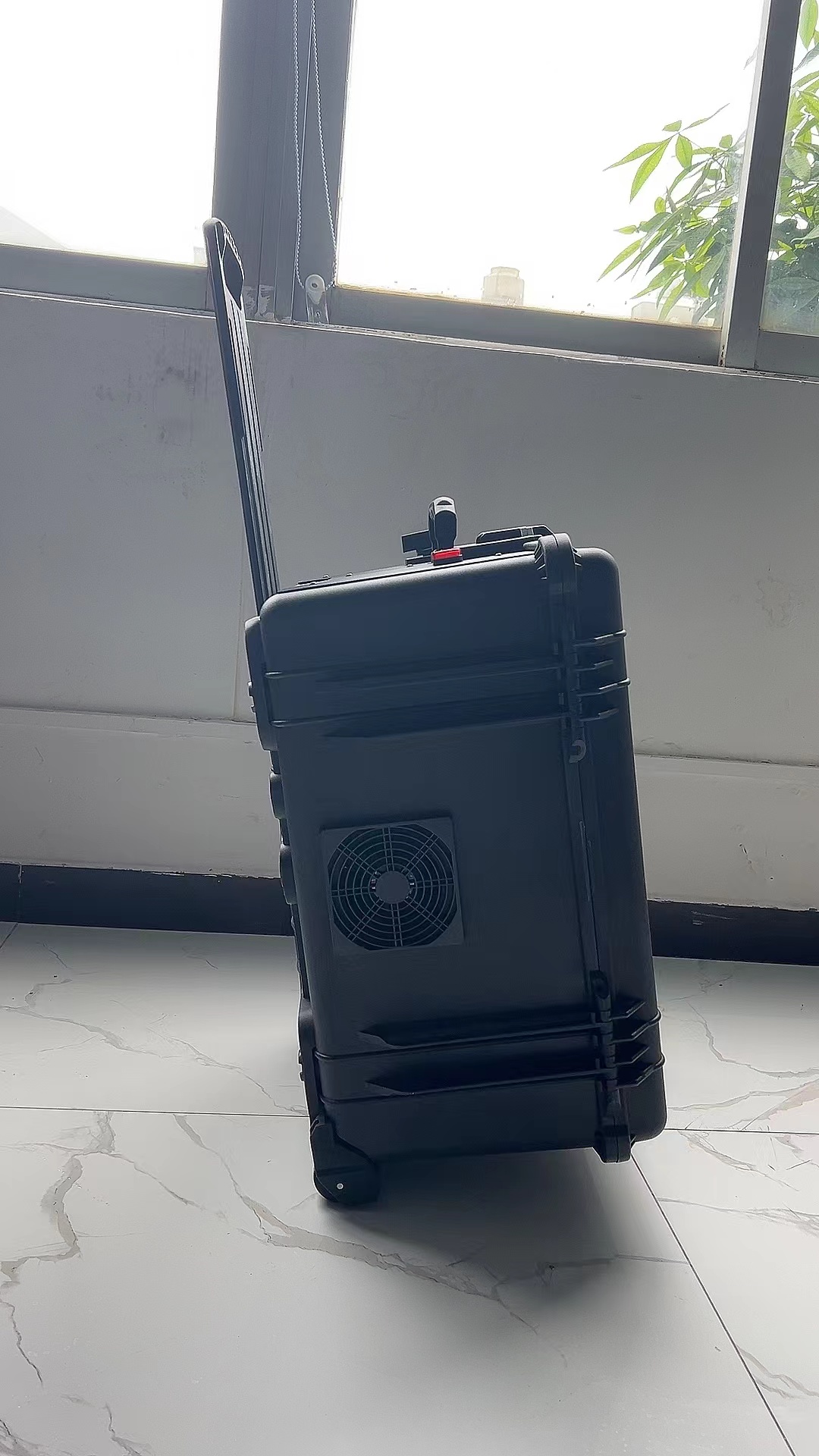 雨湖手拉箱型移动通信干扰器